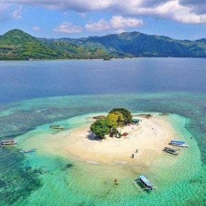Scenic aerial view of Gili Nanggu with turquoise waters and lush green islands.