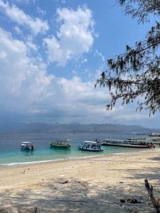 Beautiful Lombok beach with boats and clear blue sky.