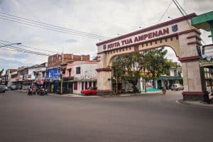 Kota Tua Ampenan entrance arch in Mataram with local shops nearby.